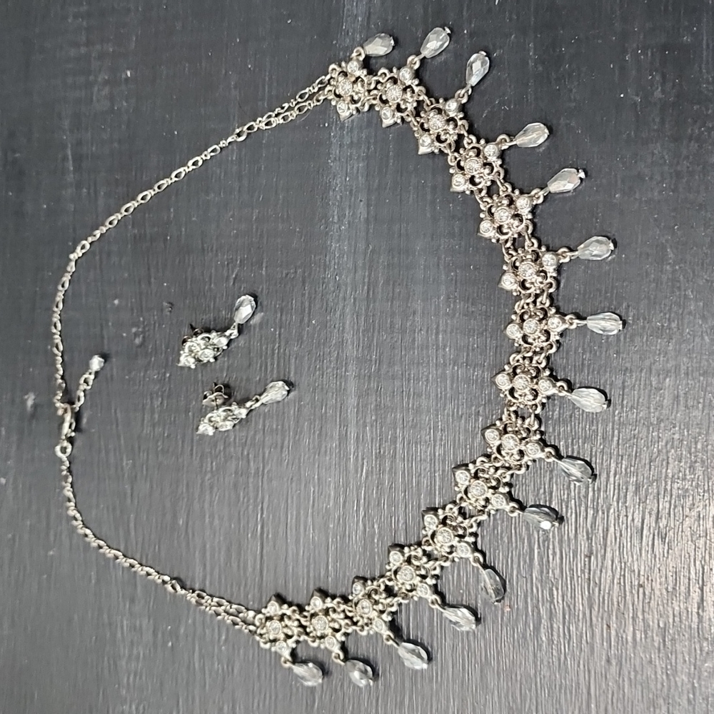 Beautiful necklace and earring set